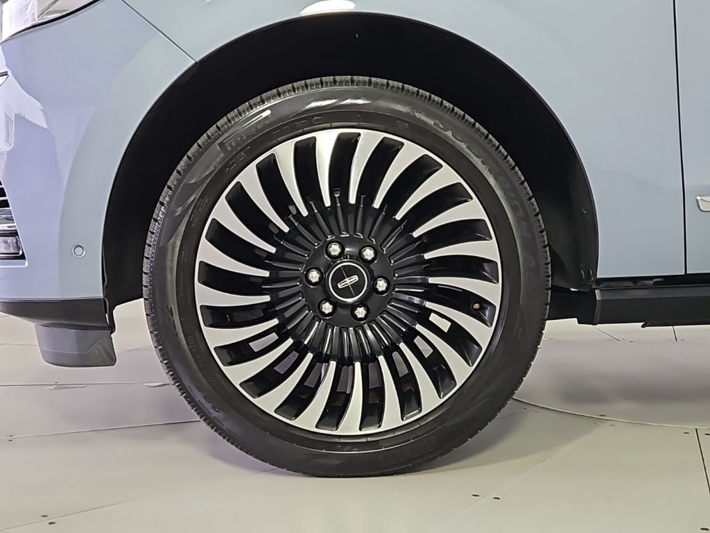 2018 Lincoln Navigator Black Label photo 4