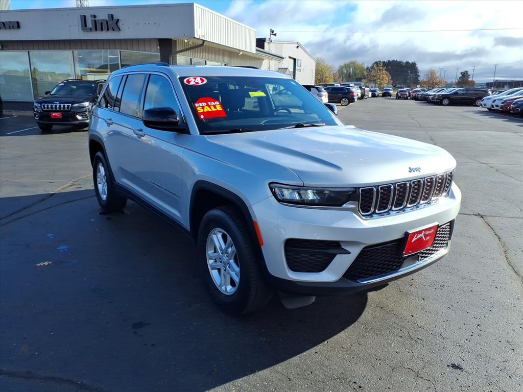 2024 Jeep Grand Cherokee Laredo's photo