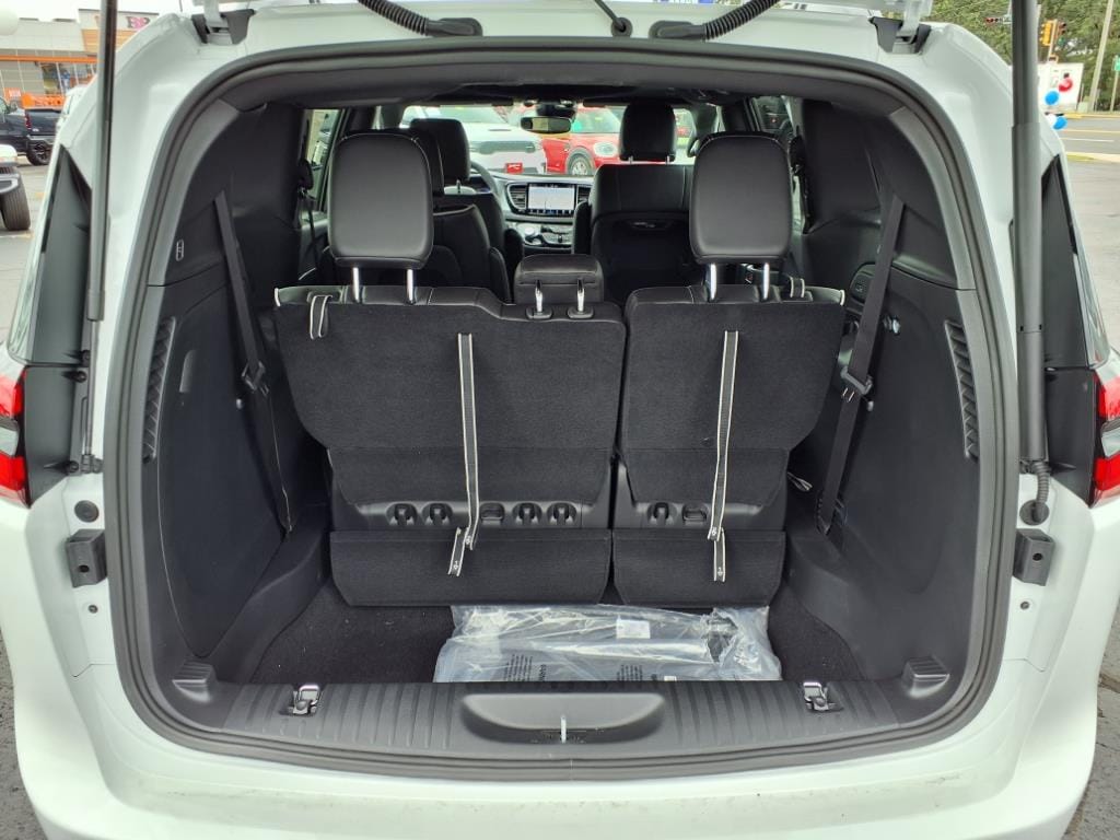 2026 Chrysler Pacifica Limited - Photo 11