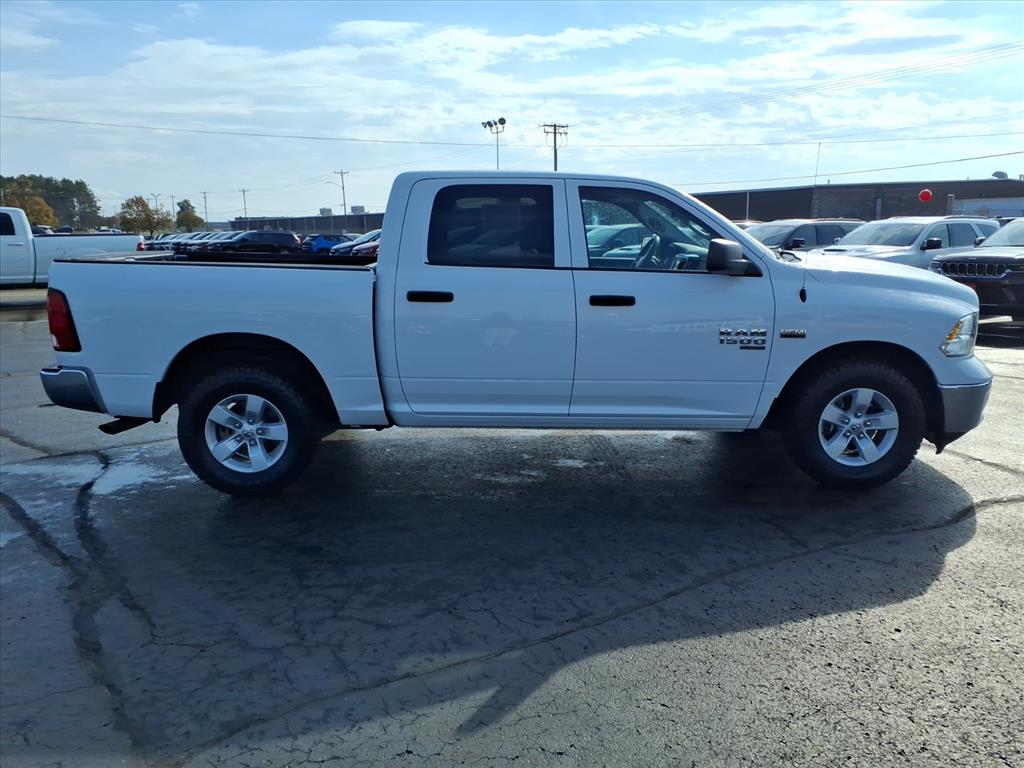 2022 Ram 1500 SLT photo 2