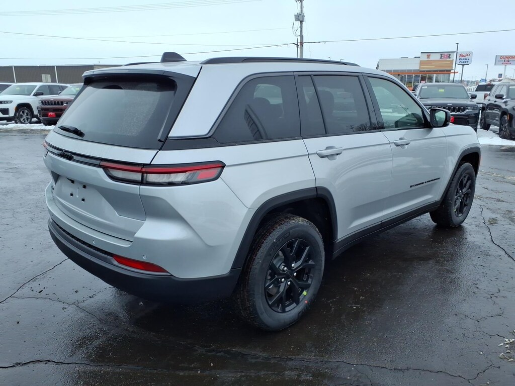 New 2026 Jeep Grand Cherokee Laredo Sport Utility