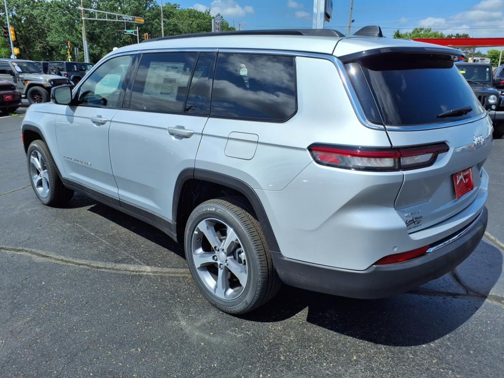 2025 Jeep Grand Cherokee Limited photo 2
