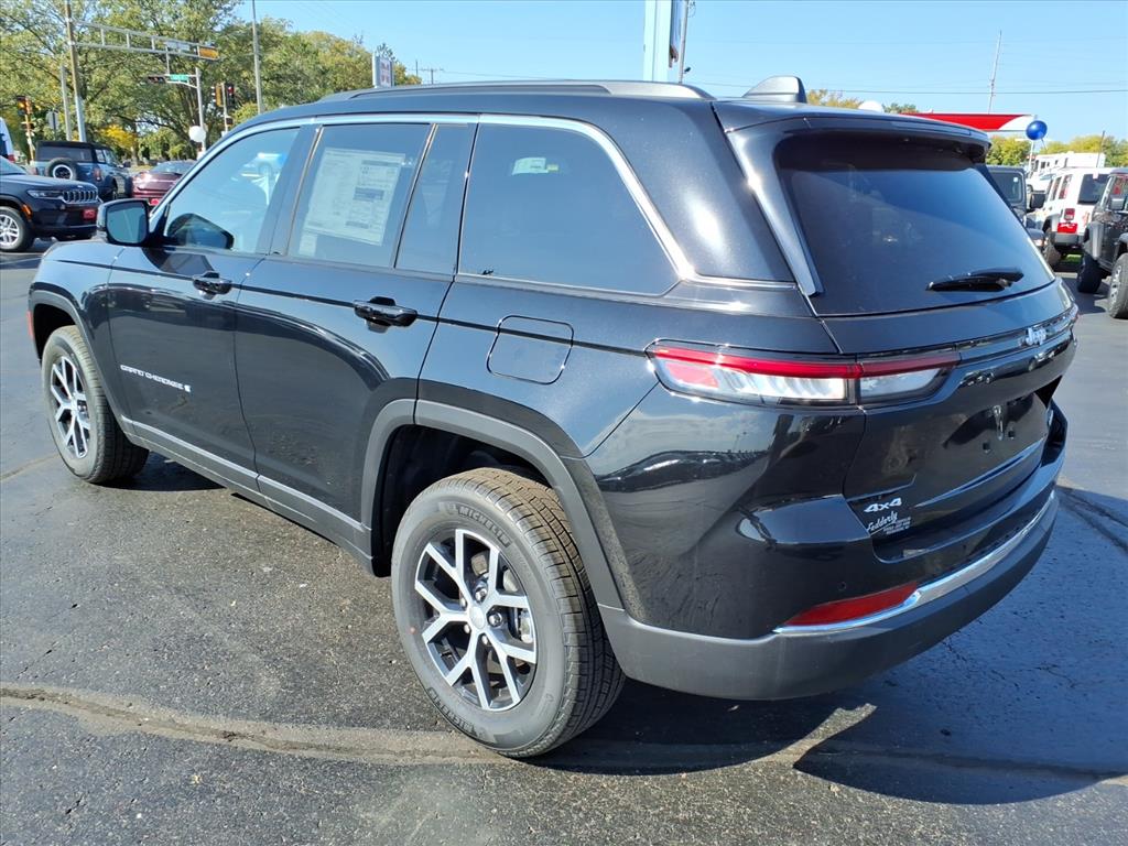 2025 Jeep Grand Cherokee Limited photo 3