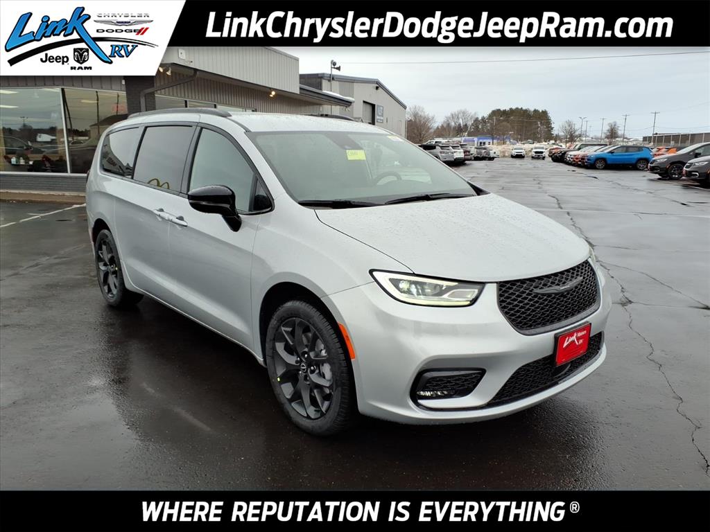 2026 Chrysler Pacifica Select's photo