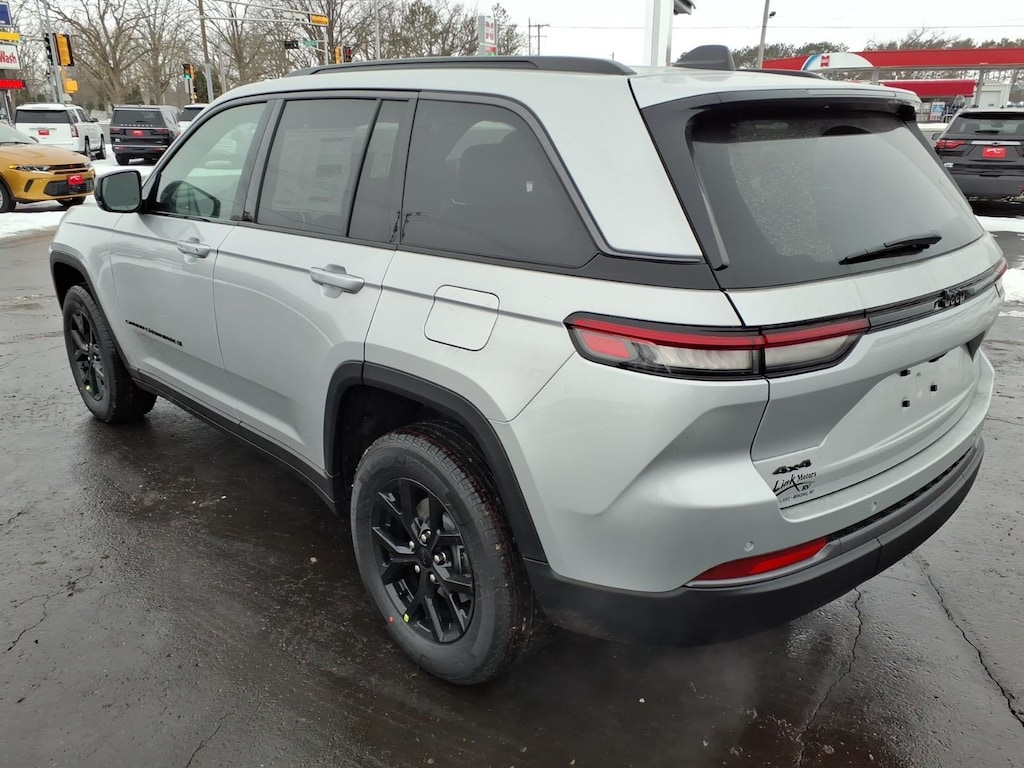 New 2026 Jeep Grand Cherokee Laredo Sport Utility