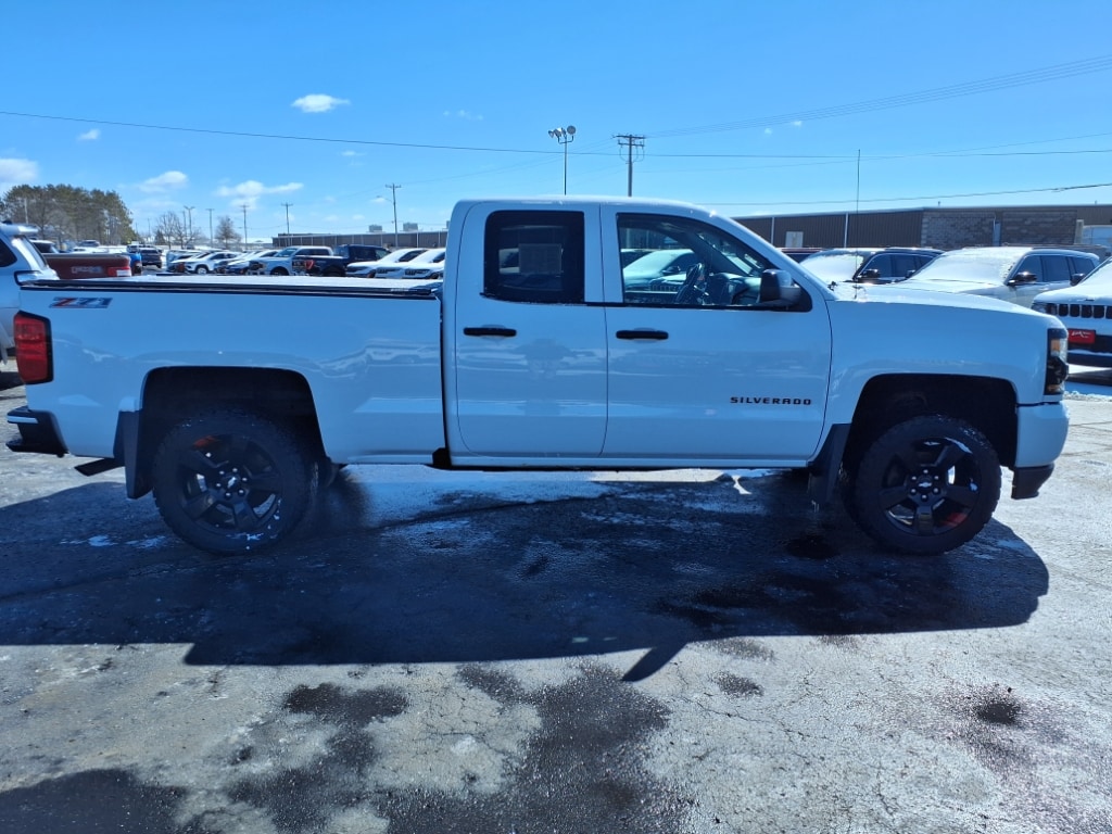 Used 2017 Chevrolet Silverado 1500 LT with VIN 1GCVKREC2HZ382191 for sale in Rice Lake, WI