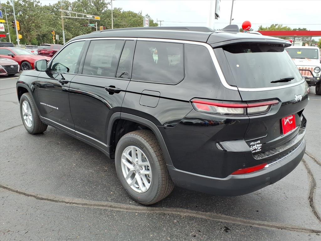 2025 Jeep Grand Cherokee Laredo photo 2