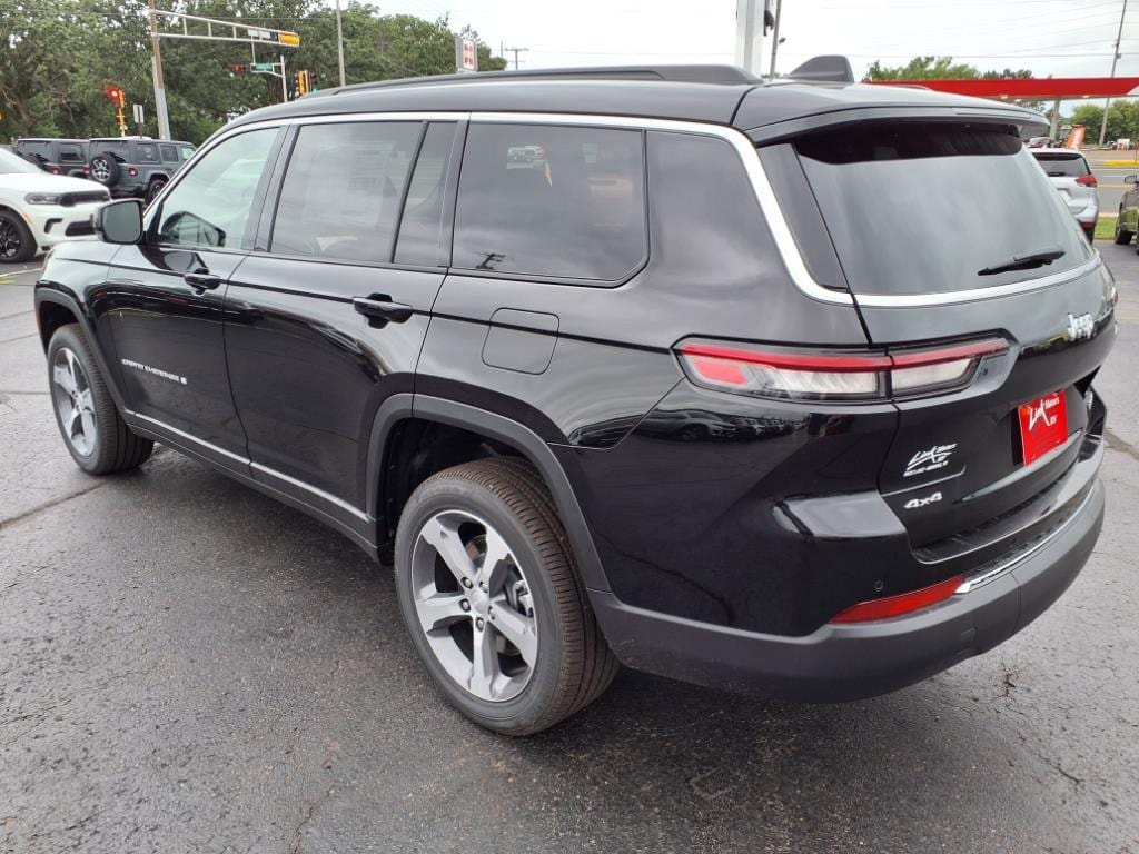 2025 Jeep Grand Cherokee Limited photo 3