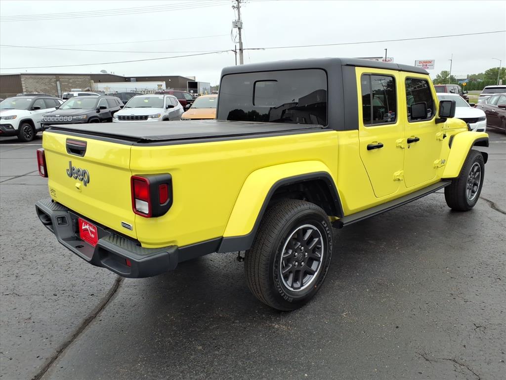2023 Jeep Gladiator Overland photo 2