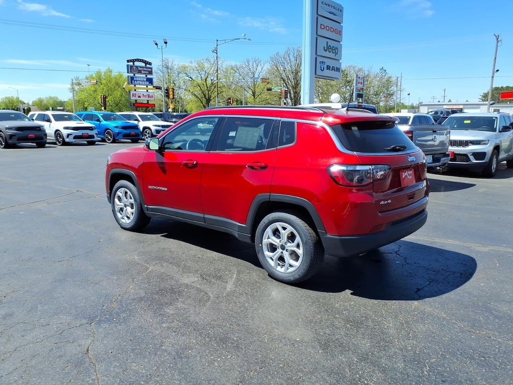 Used 2025 Jeep Compass Latitude SUV