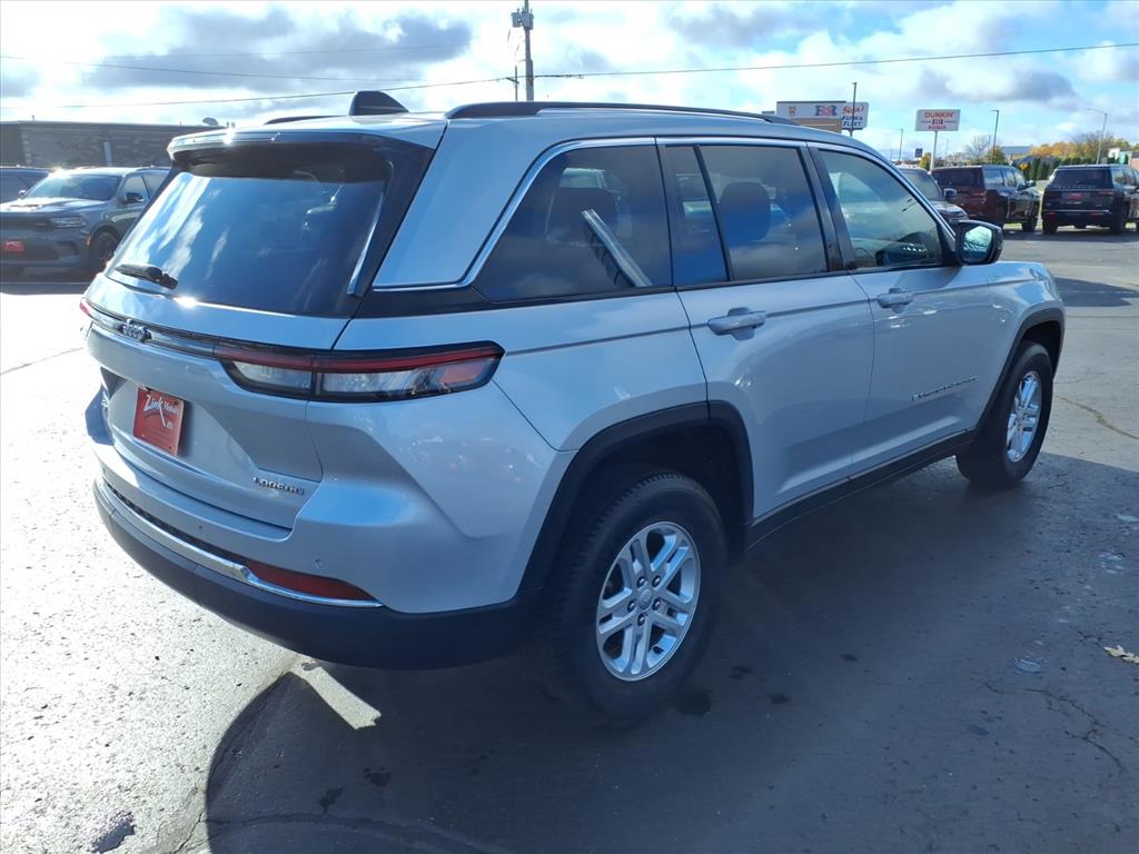 2024 Jeep Grand Cherokee Laredo photo 2