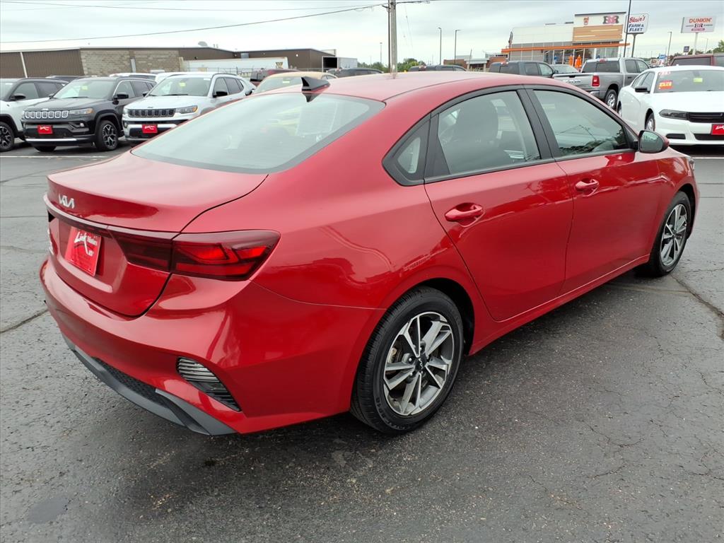 2023 Kia Forte LXS photo 3
