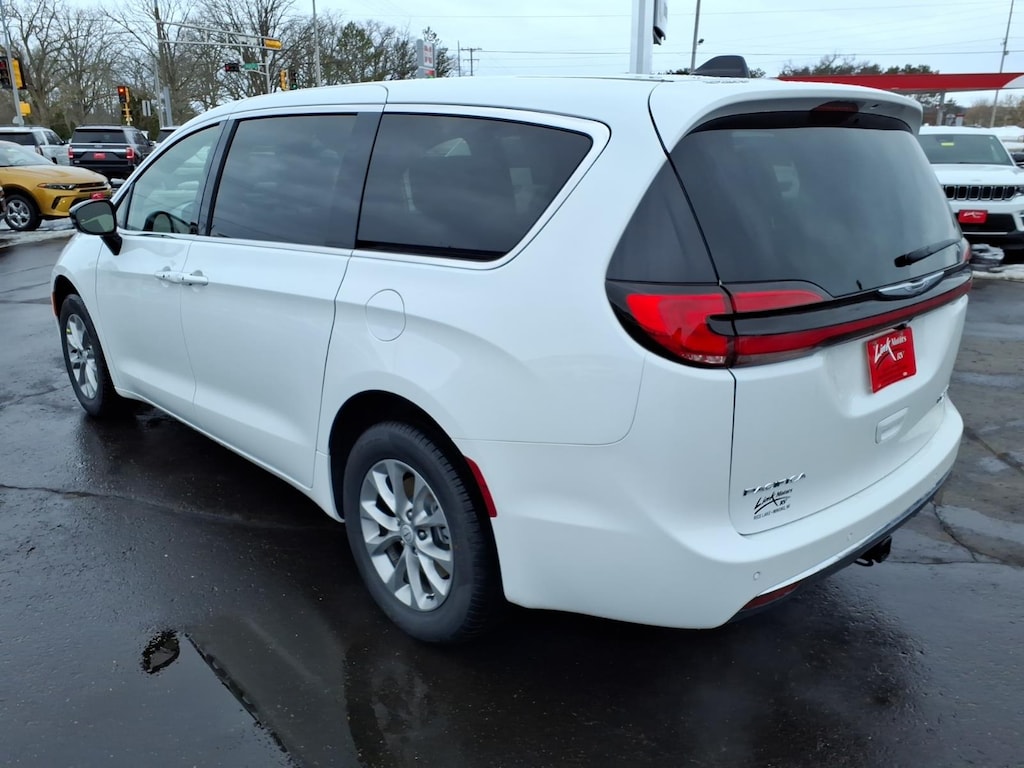 New 2026 Chrysler Pacifica LIMITED AWD Passenger Van