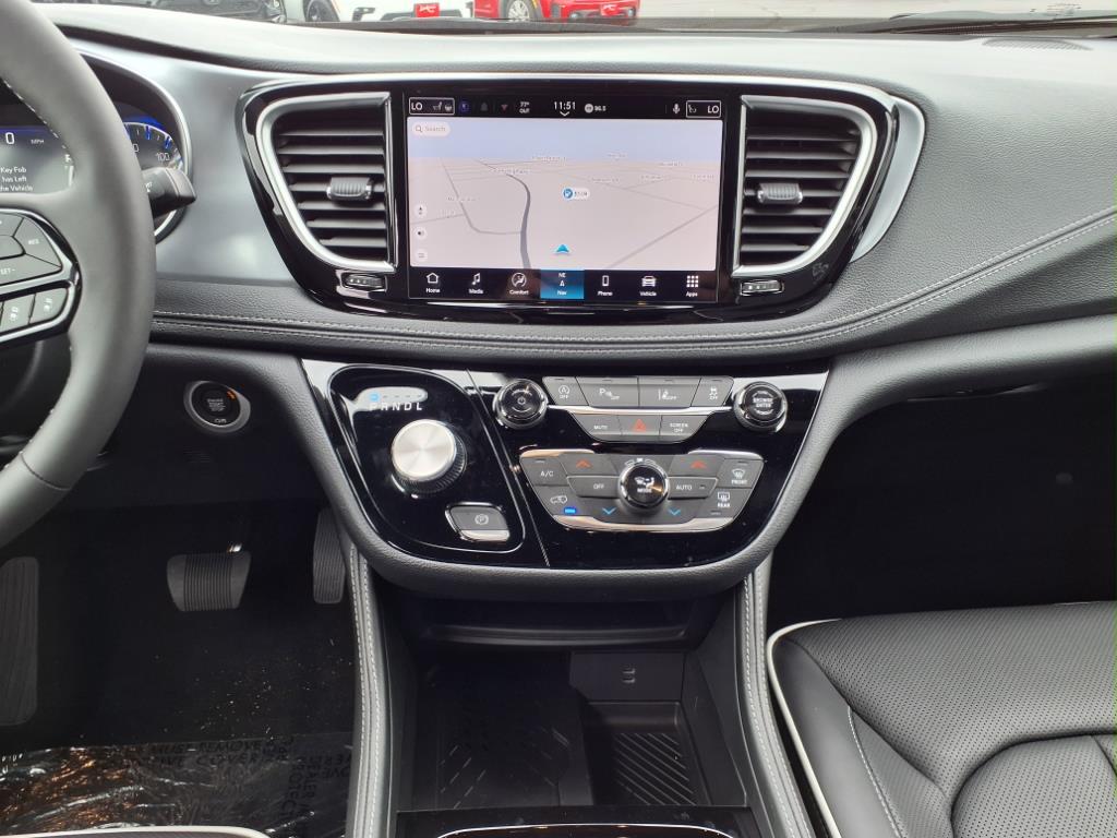 2026 Chrysler Pacifica Limited - Photo 10