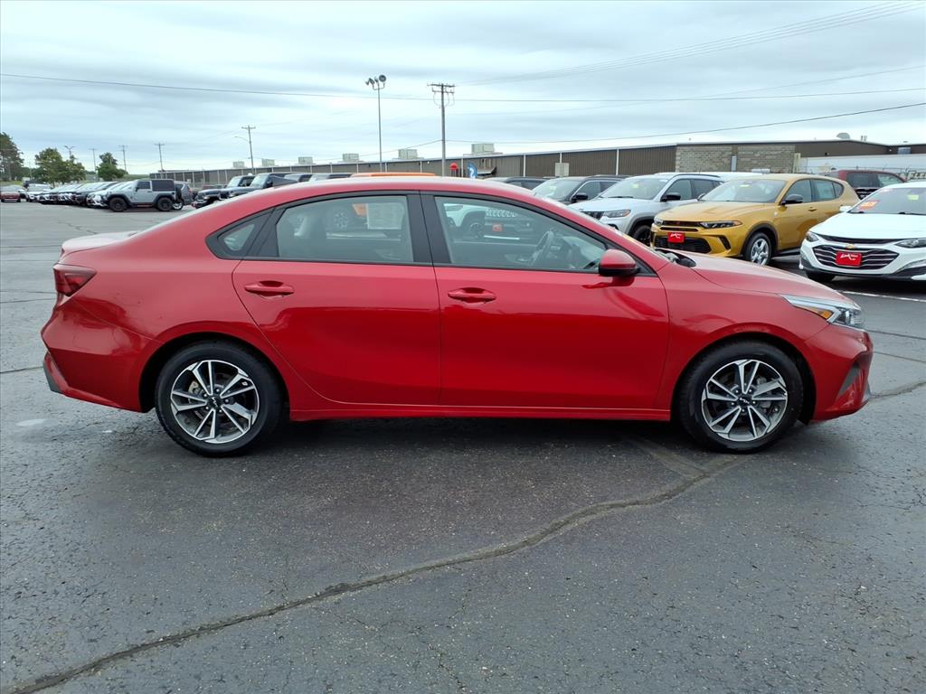 2023 Kia Forte LXS photo 2