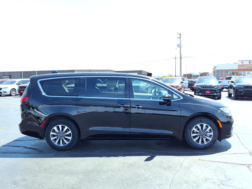 Used 2024 Chrysler Pacifica Hybrid Select Minivan/Van