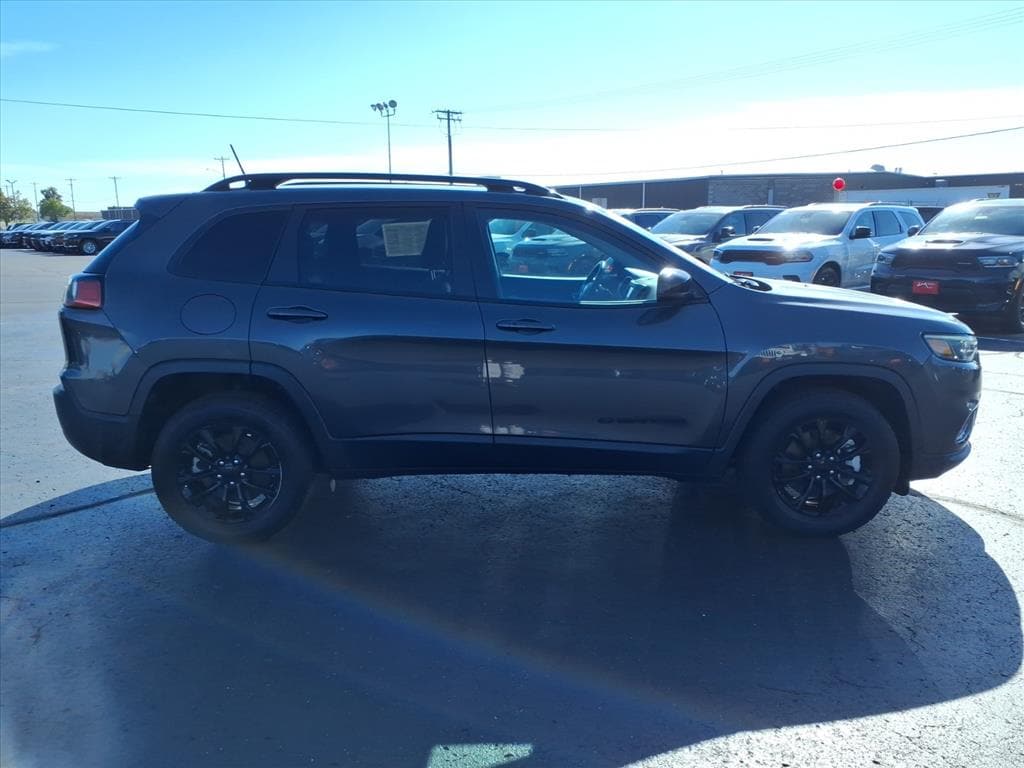 Used 2023 Jeep Cherokee Altitude SUV