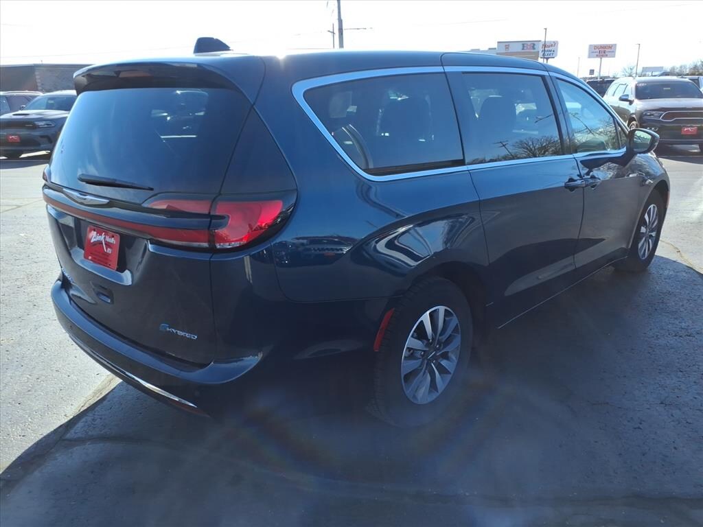 Used 2024 Chrysler Pacifica Hybrid Select Minivan/Van
