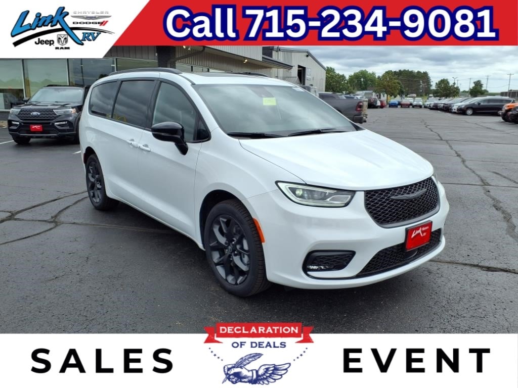 2026 Chrysler Pacifica Limited AWD's photo