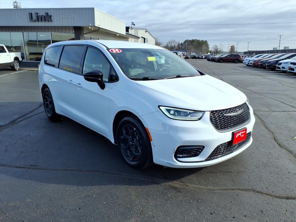 Used 2024 Chrysler Pacifica Hybrid Select Minivan/Van