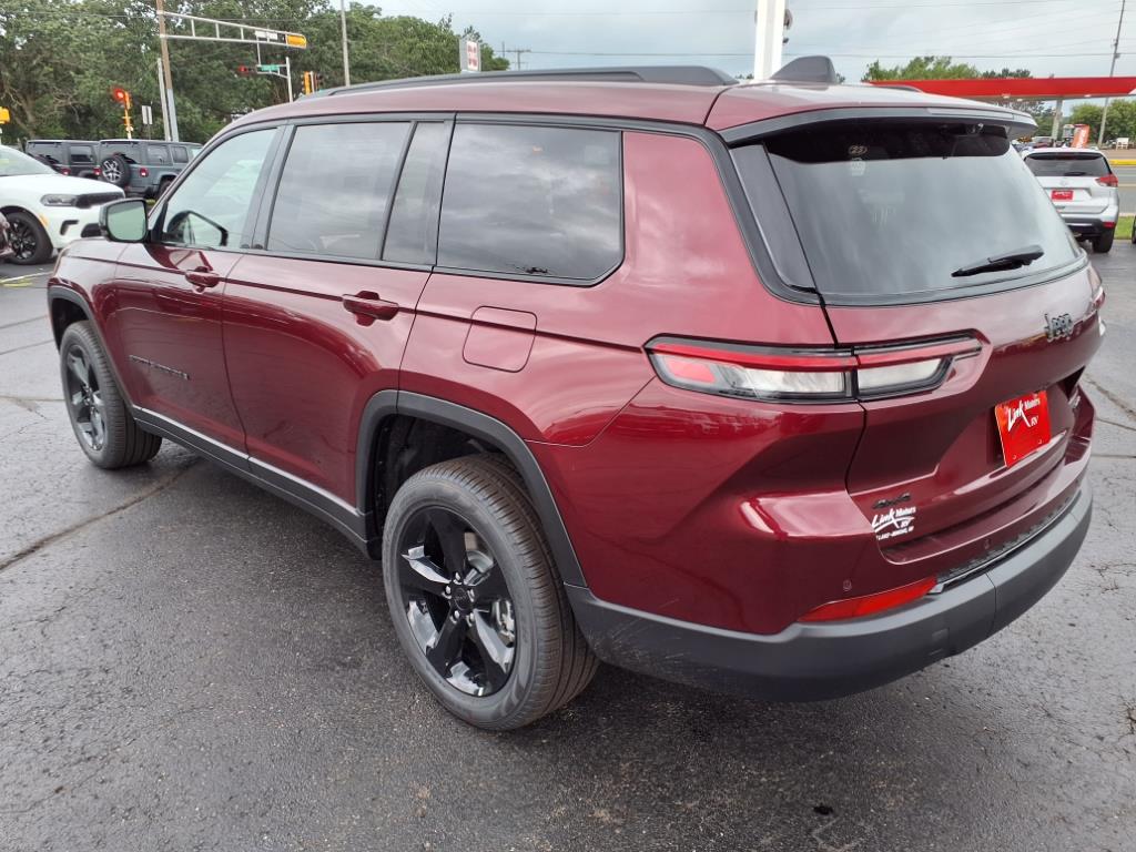 2025 Jeep Grand Cherokee Limited photo 2