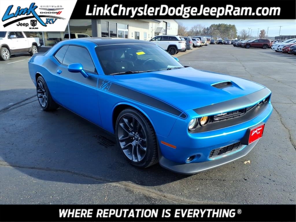 2023 Dodge Challenger R/T's photo