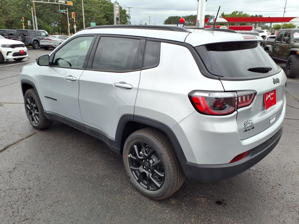 2025 Jeep Compass Latitude photo 2