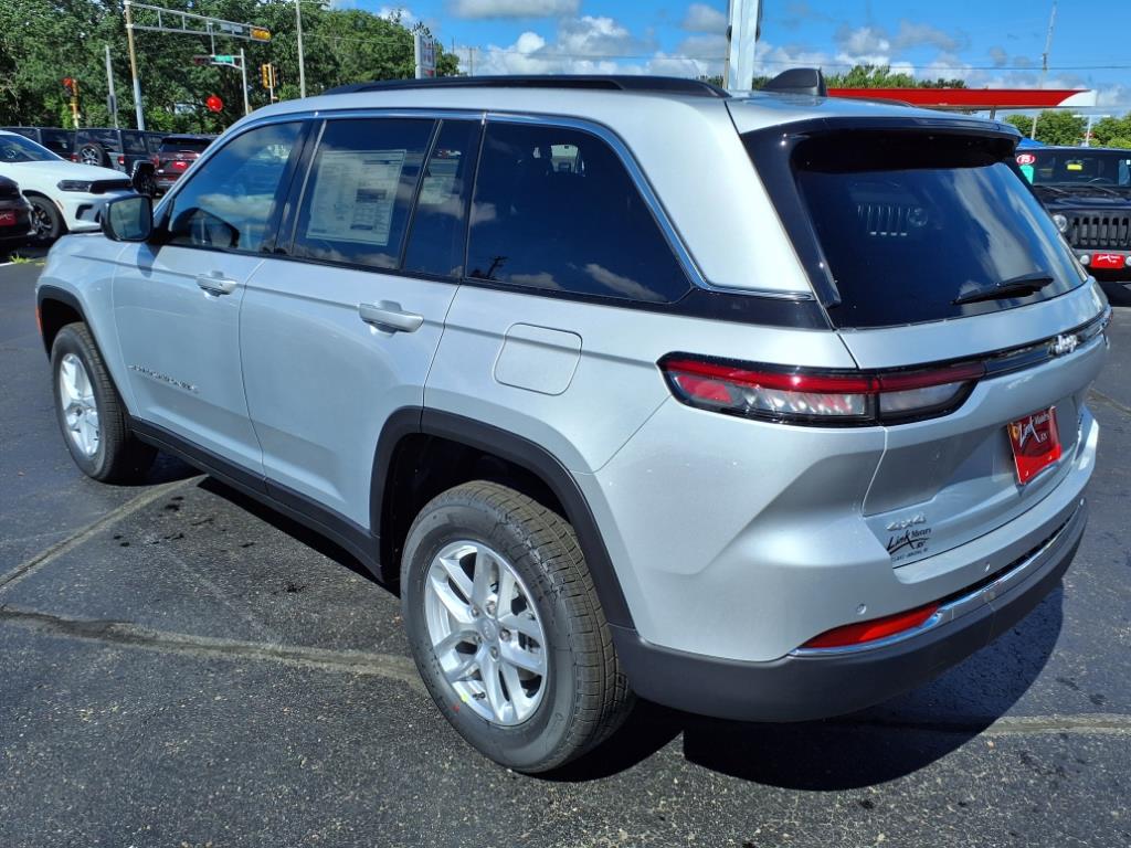 2025 Jeep Grand Cherokee Laredo X photo 2