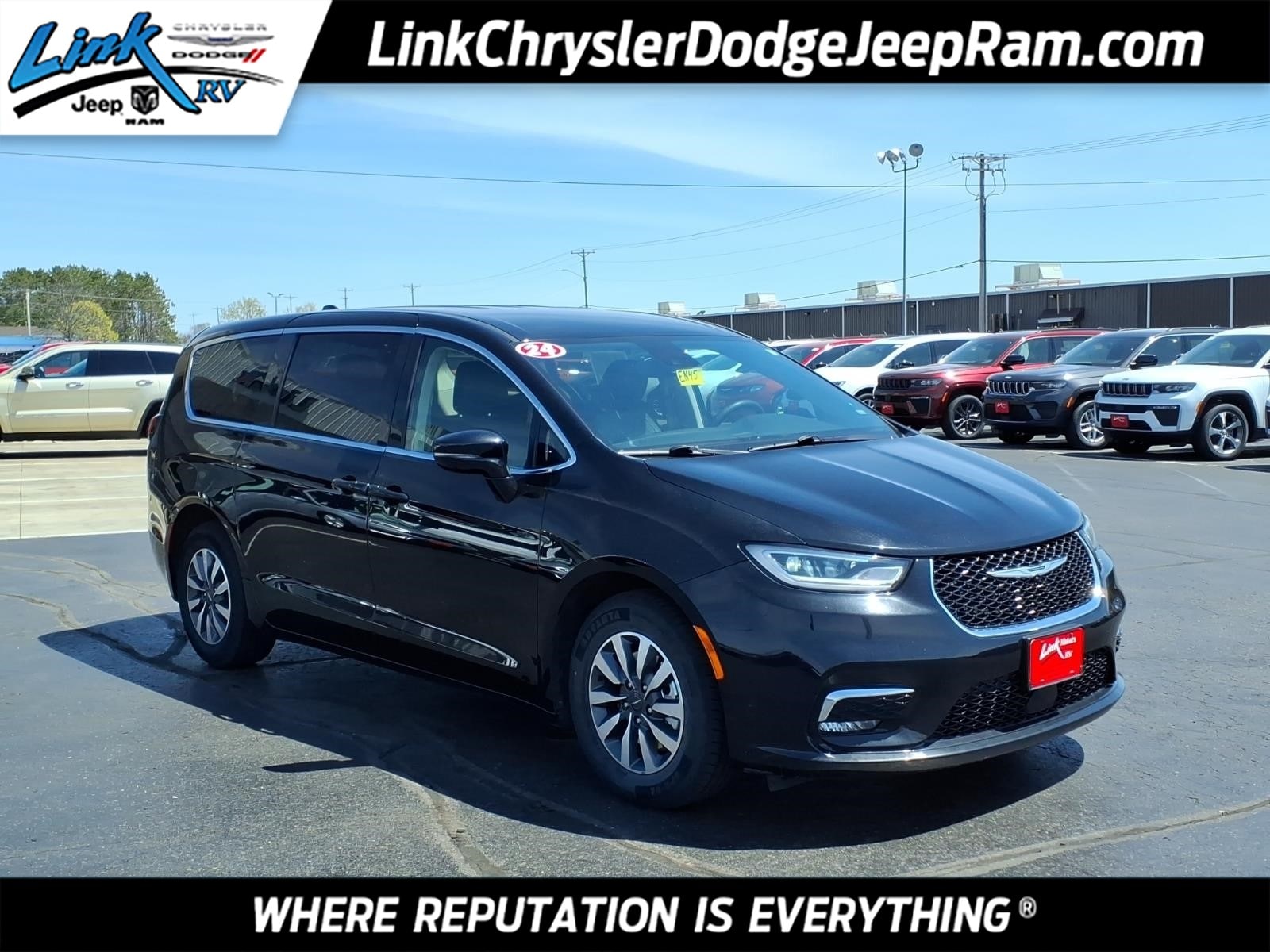 2024 Chrysler Pacifica Hybrid Select PHEV's photo