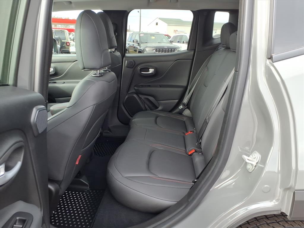 2023 Jeep Renegade Trailhawk - Photo 11