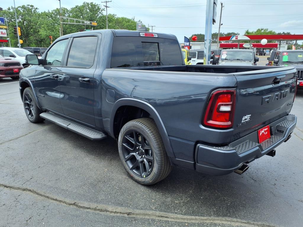 2025 Ram 1500 Laramie photo 3