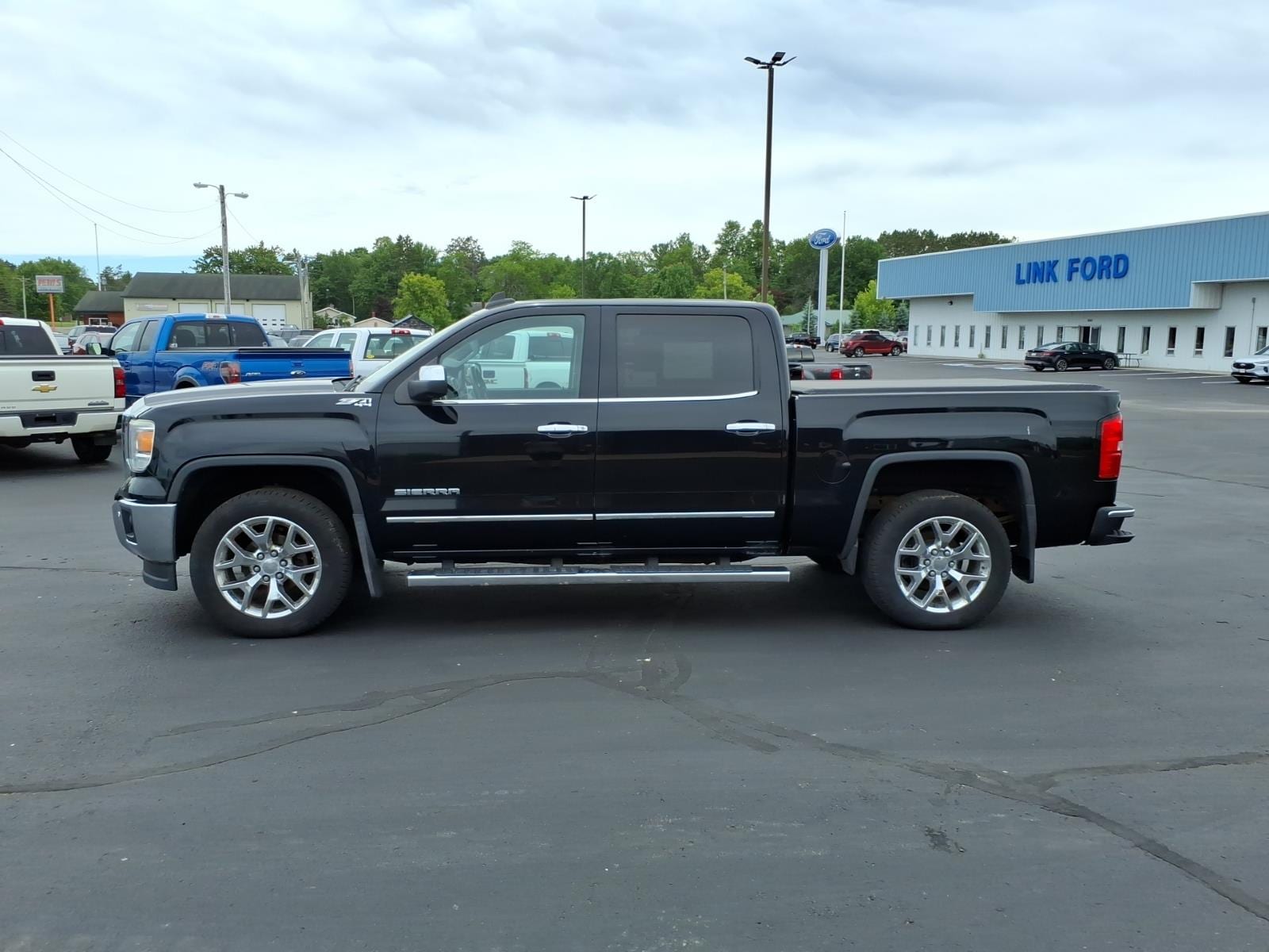 Used 2015 GMC Sierra 1500 SLT with VIN 3GTU2VECXFG138712 for sale in Minong, WI