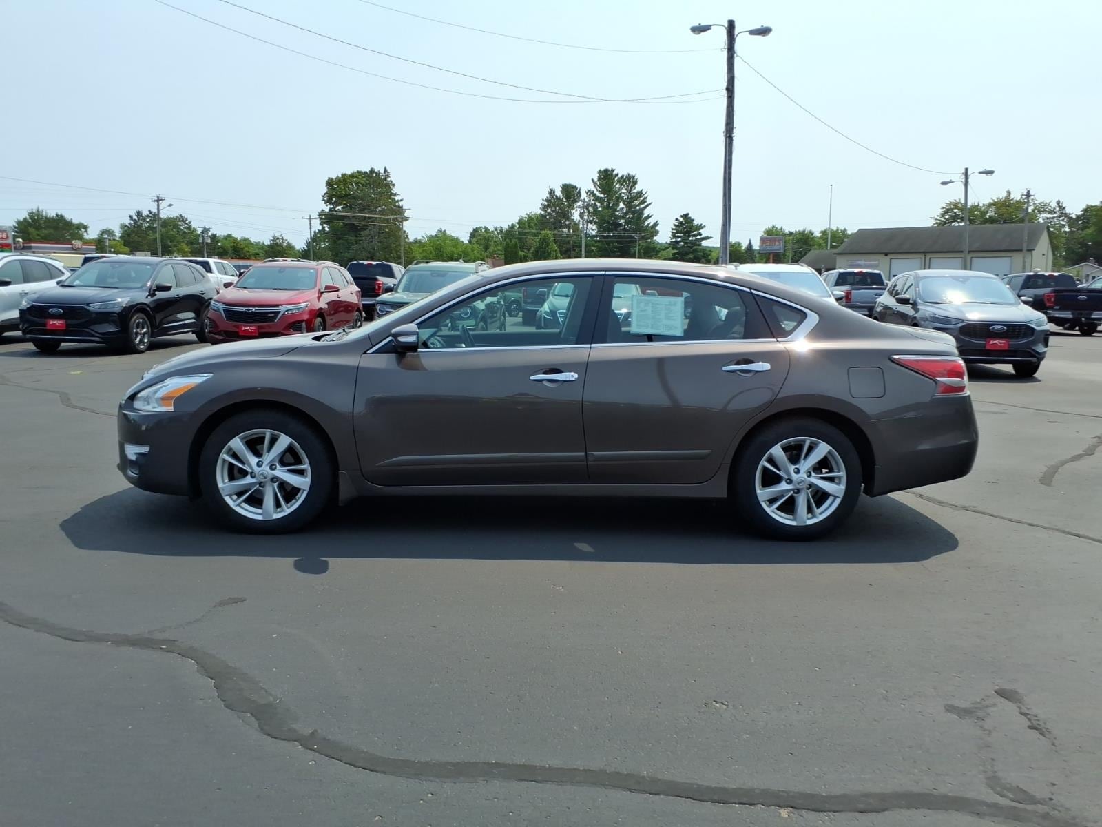 Used 2014 Nissan Altima SV with VIN 1N4AL3AP8EC153102 for sale in Minong, WI