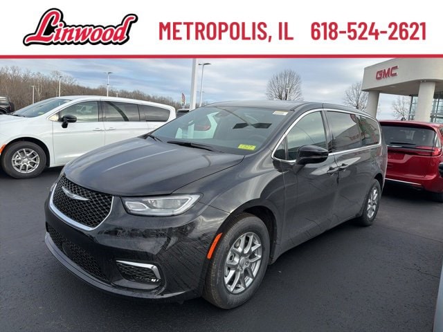 2026 Chrysler Pacifica Select's photo