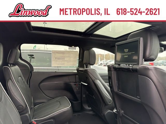 2026 Chrysler Pacifica Limited - Photo 13