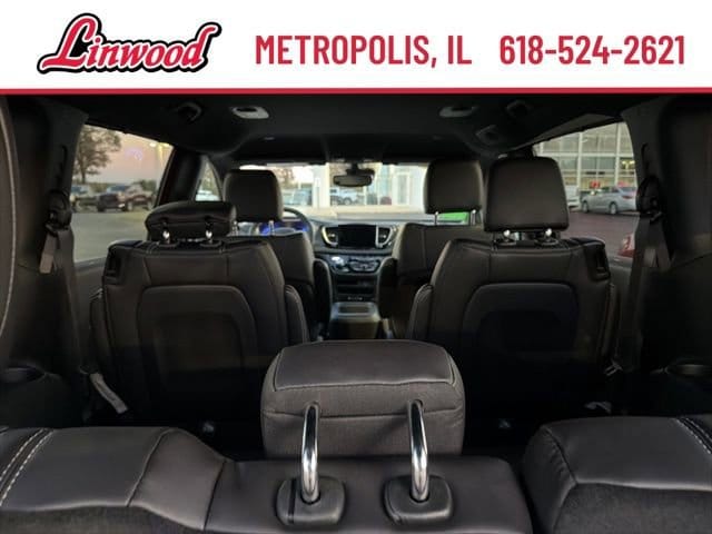 2026 Chrysler Pacifica Select - Photo 14