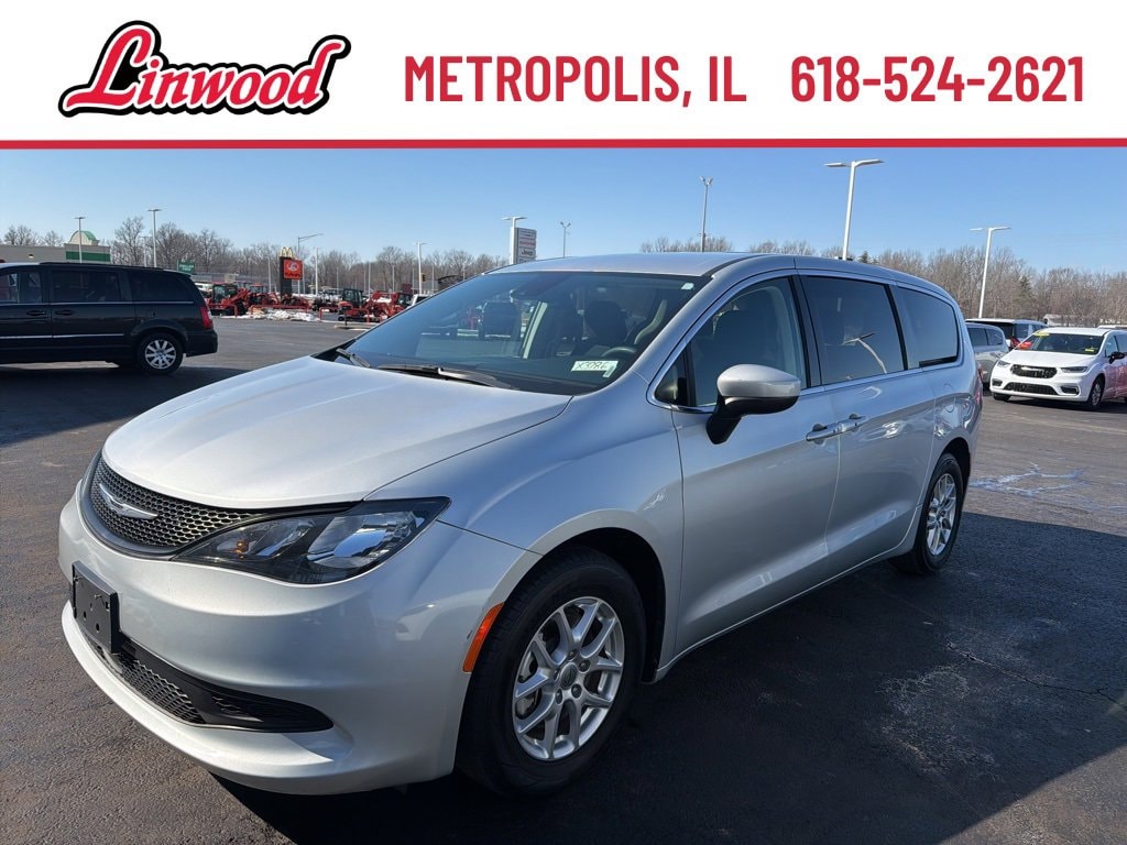 2023 Chrysler Voyager LX FWD 