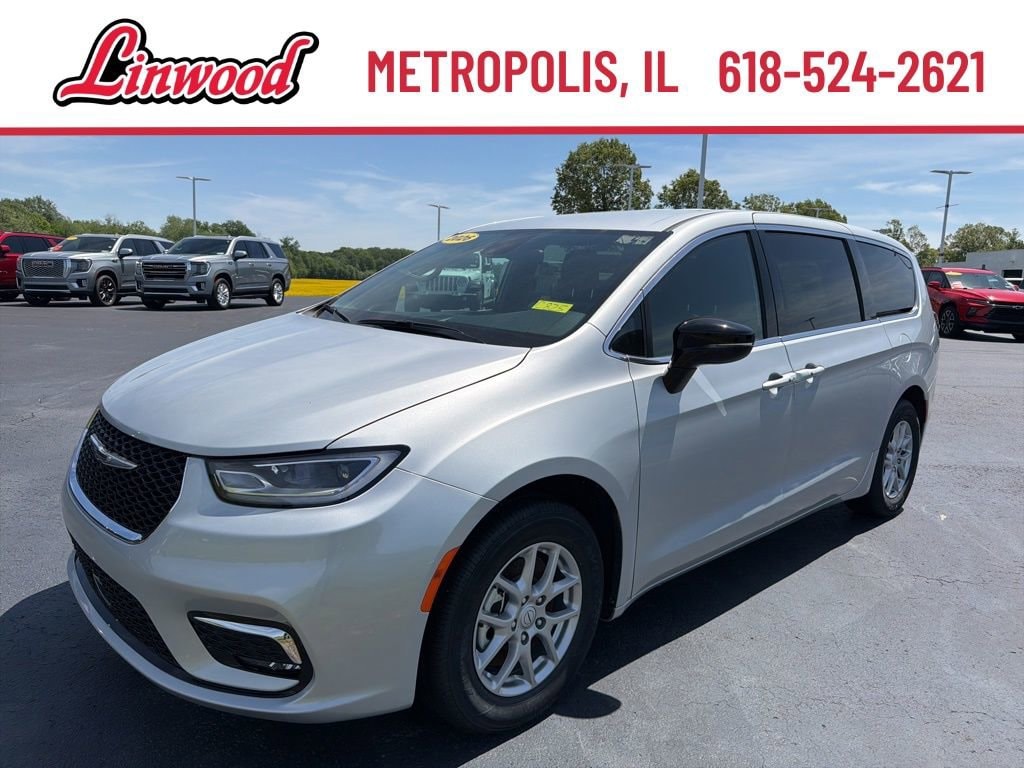 2026 Chrysler Pacifica Select's photo