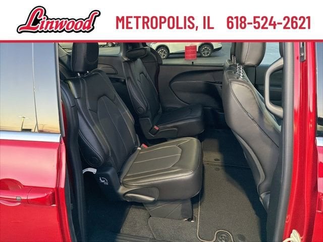 2026 Chrysler Pacifica Select - Photo 9