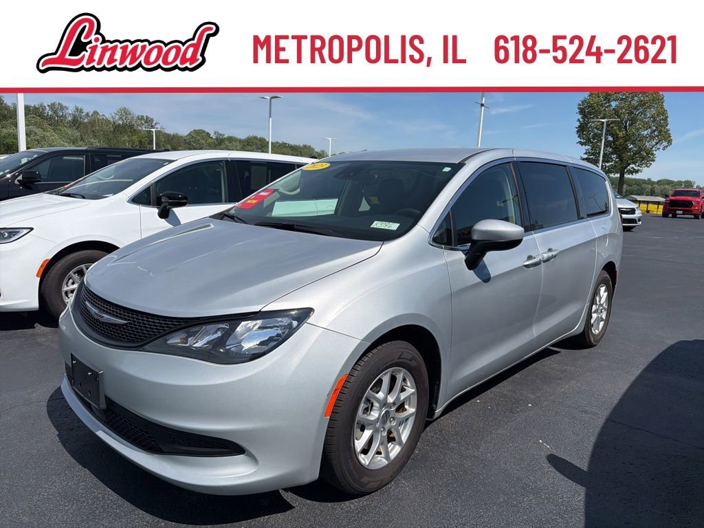 2023 Chrysler Voyager LX