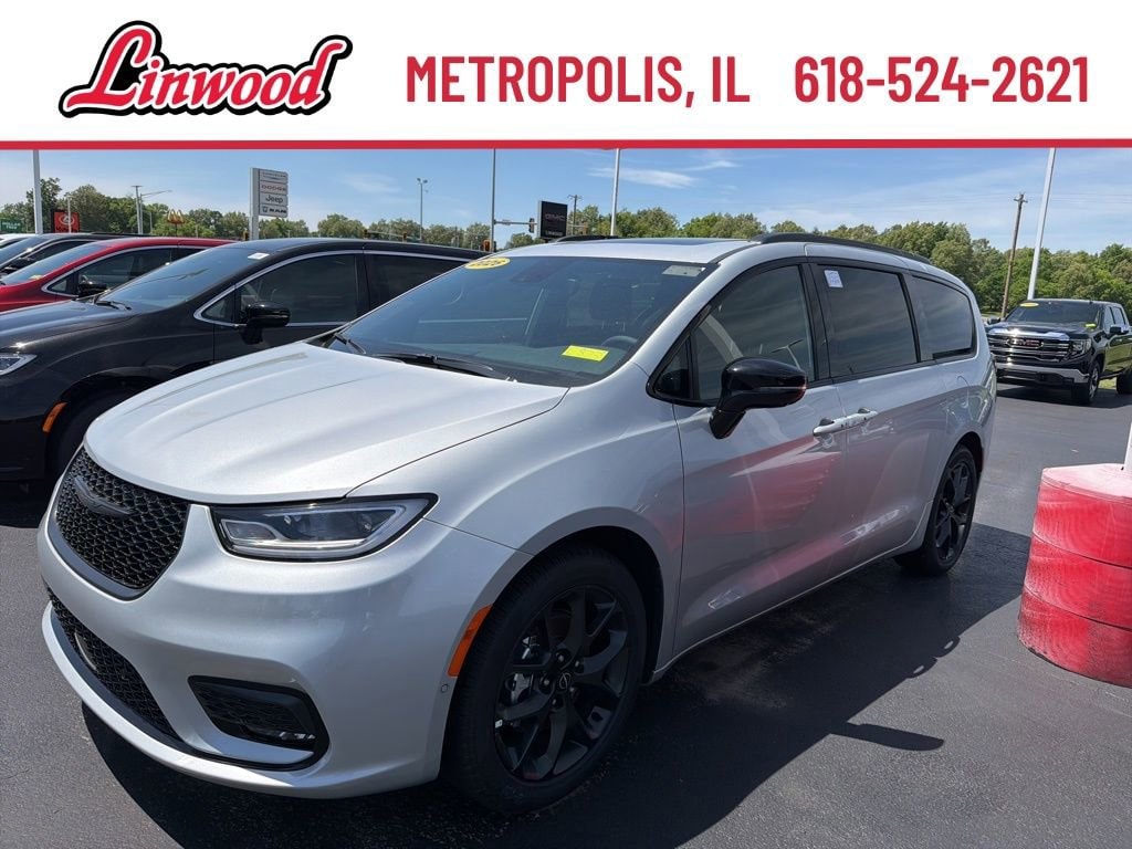 2026 Chrysler Pacifica Limited's photo