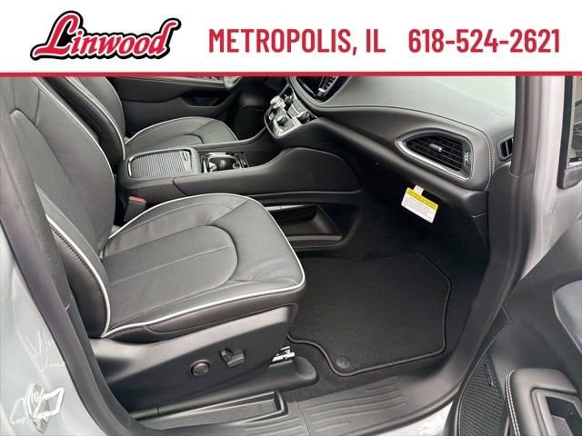 2026 Chrysler Pacifica Limited - Photo 10