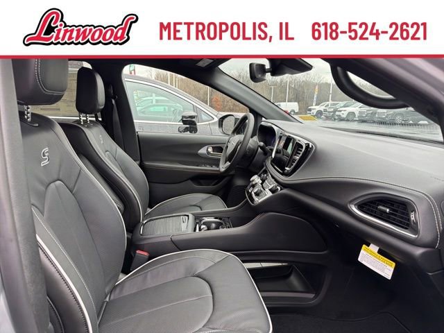 2026 Chrysler Pacifica Limited - Photo 11
