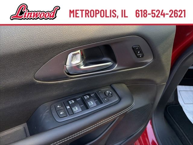 2026 Chrysler Pacifica Select - Photo 16