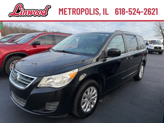 2012 Volkswagen Routan SE's photo