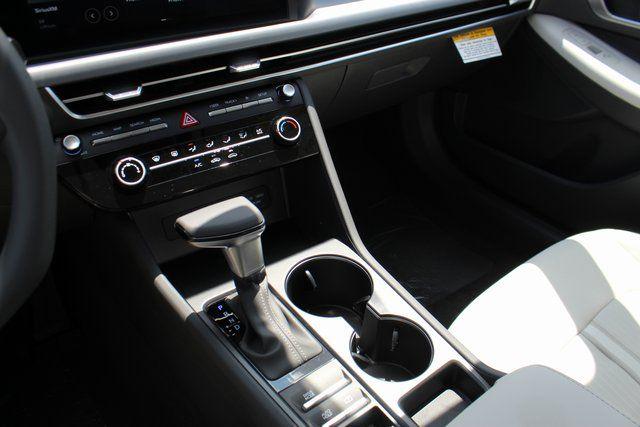 2025 Hyundai Sonata SE - Photo 24