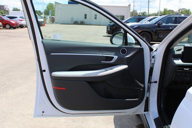 2025 Hyundai Sonata SE - Photo 9