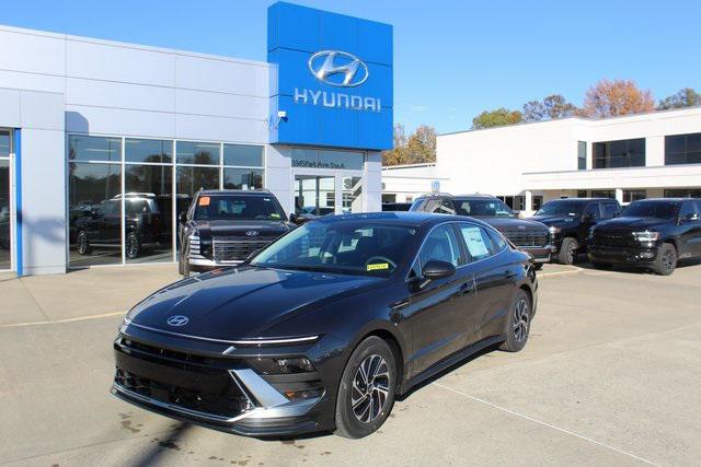 2026 Hyundai Sonata Hybrid Blue's photo