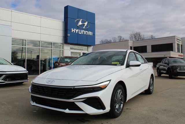 2026 Hyundai Elantra 1.6 HEV Blue's photo