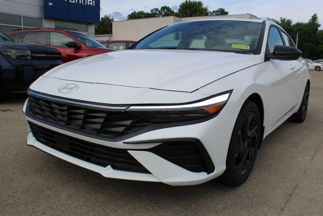 2026 Hyundai Elantra 2.0 SEL Sport Premium's photo